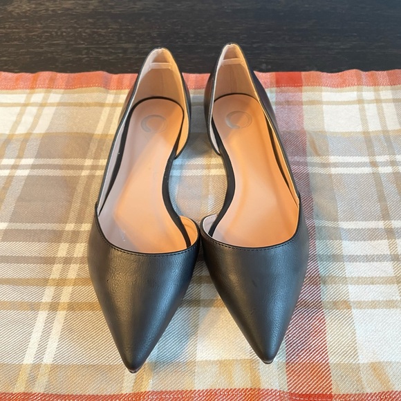 Shoes - Black pointed toe flats 7.5